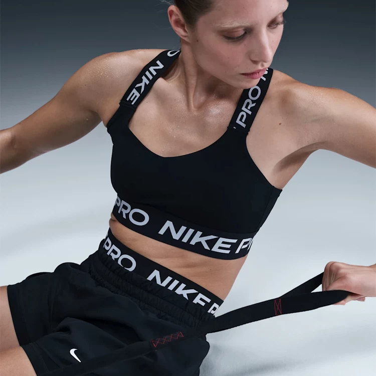 Спортивное бра Nike W NP BRA TT photo 5