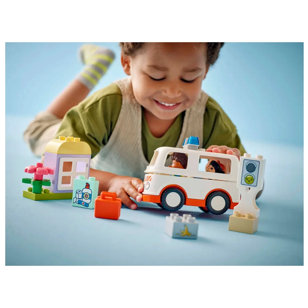 Конструктор Lego Duplo Ambulance &amp; Driver 10447  от 2+ лет photo 2