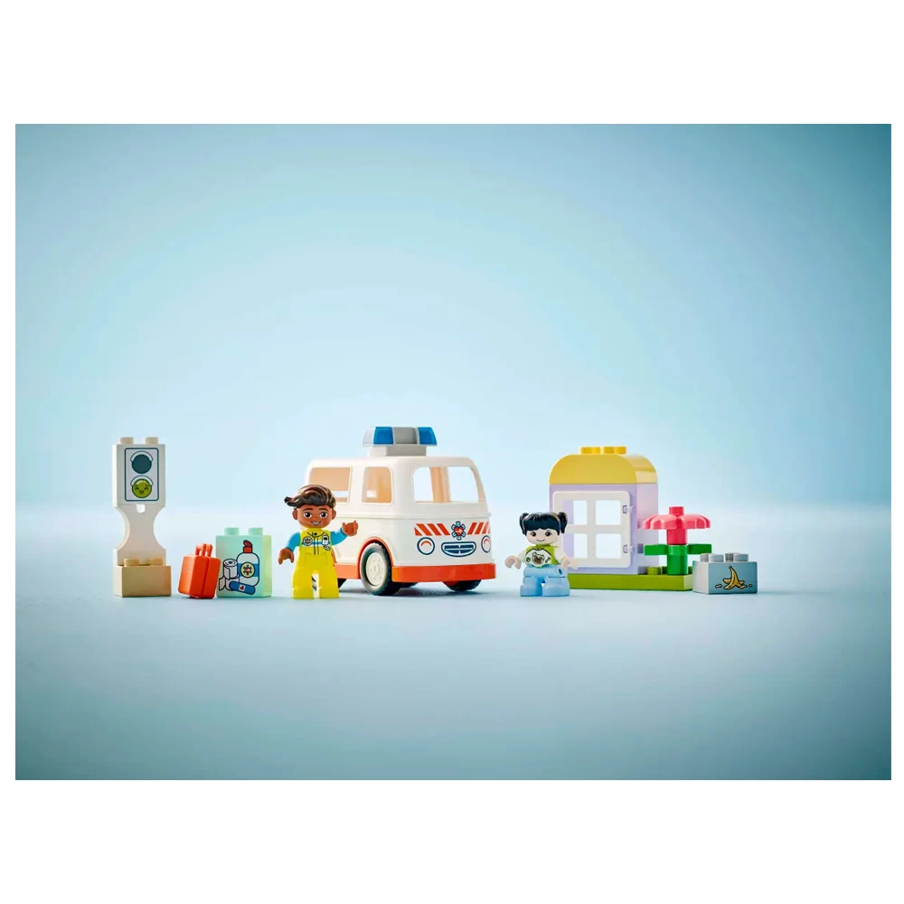 Конструктор Lego Duplo Ambulance &amp; Driver 10447  от 2+ лет photo 4