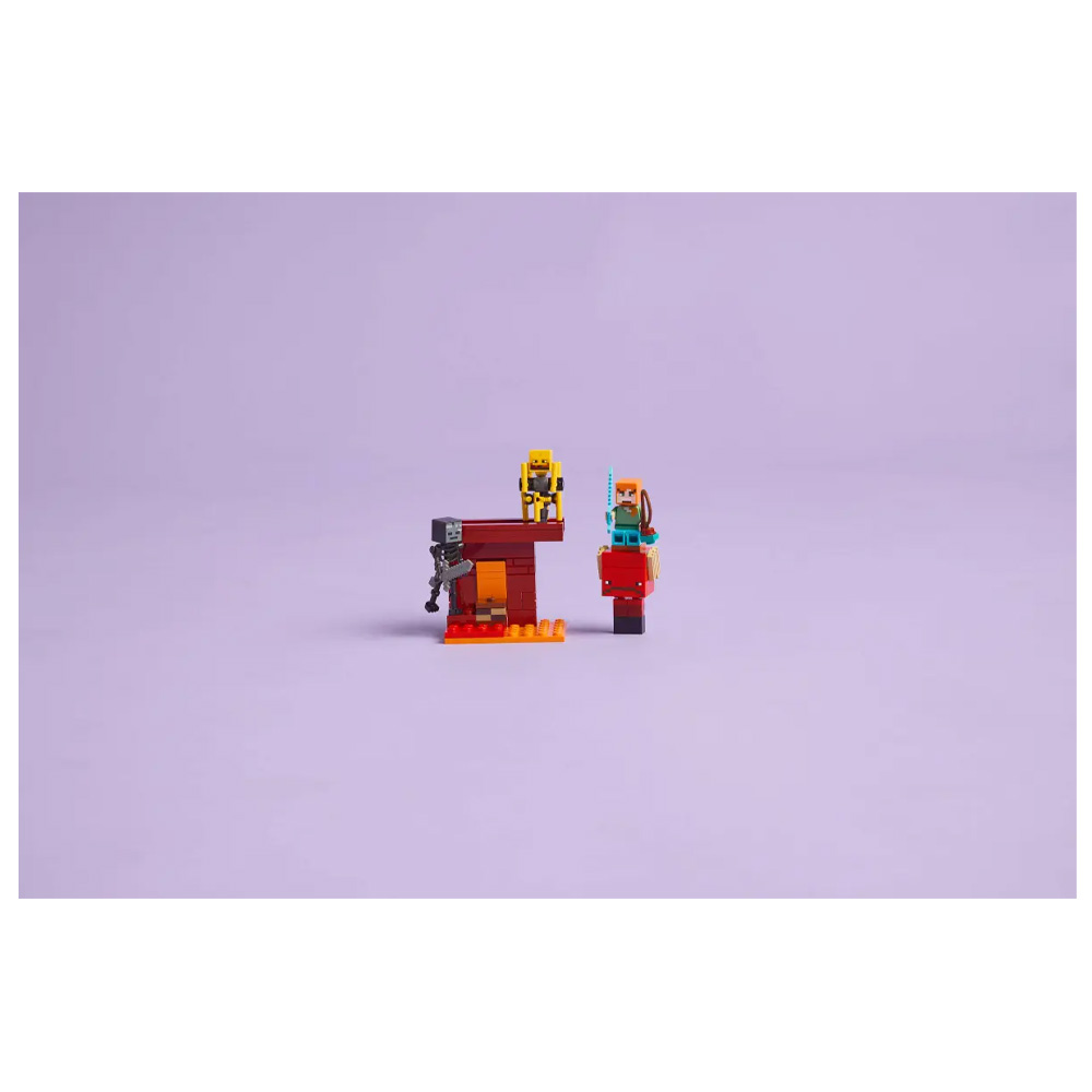 Constructor Lego Minecraft The Nether Lava Battle 21266 de la 6+ ani photo 3