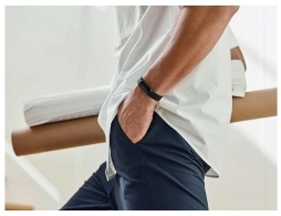 Фитнес-браслет Fitbit Luxe Black/Graphite Stainless Steel (FB422BKBK) thumbnav 3