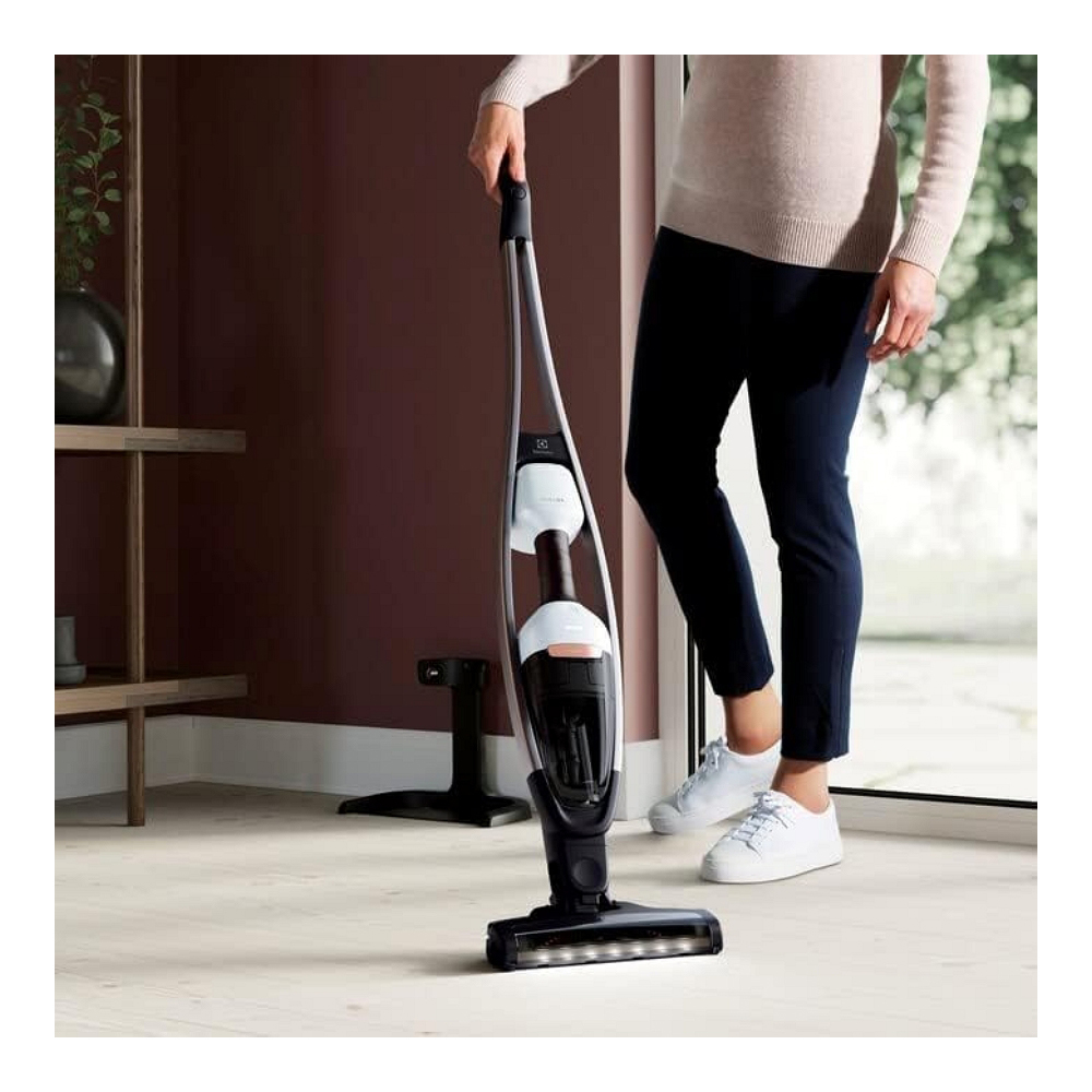 Вертикальный пылесос Electrolux PQ92ALGS / Вт / Белый-черный photo 6