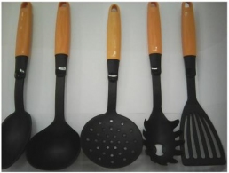 Set de tacamuri Quiselle SetHappy5elemente thumbnav 1