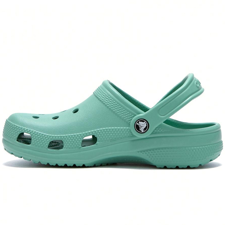 Slapi Crocs Classic Clog K photo Slapi Crocs Classic Clog K photo